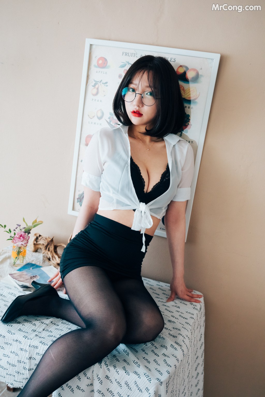 [Loozy] Officegirls Vacation Vol.1: Son Ye-Eun (손예은) (55 photos + 10 videos)