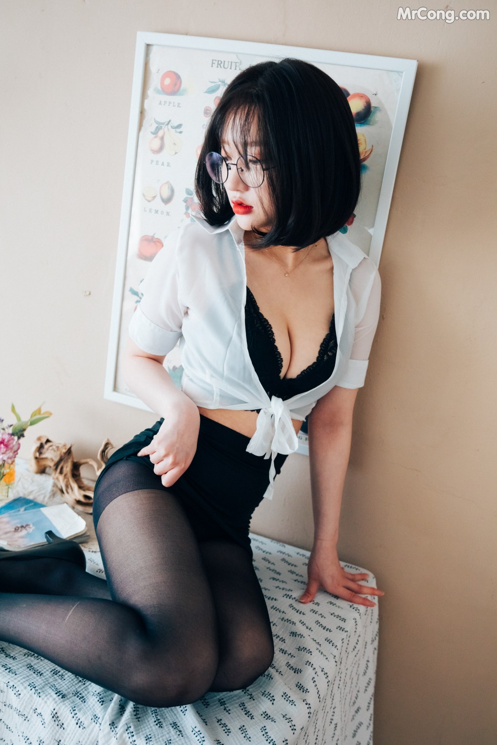 [Loozy] Officegirls Vacation Vol.1: Son Ye-Eun (손예은) (55 photos + 10 videos)
