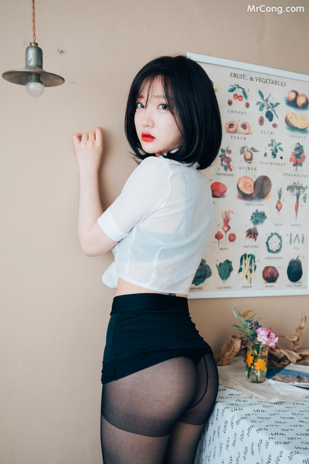 [Loozy] Officegirls Vacation Vol.1: Son Ye-Eun (손예은) (55 photos + 10 videos)