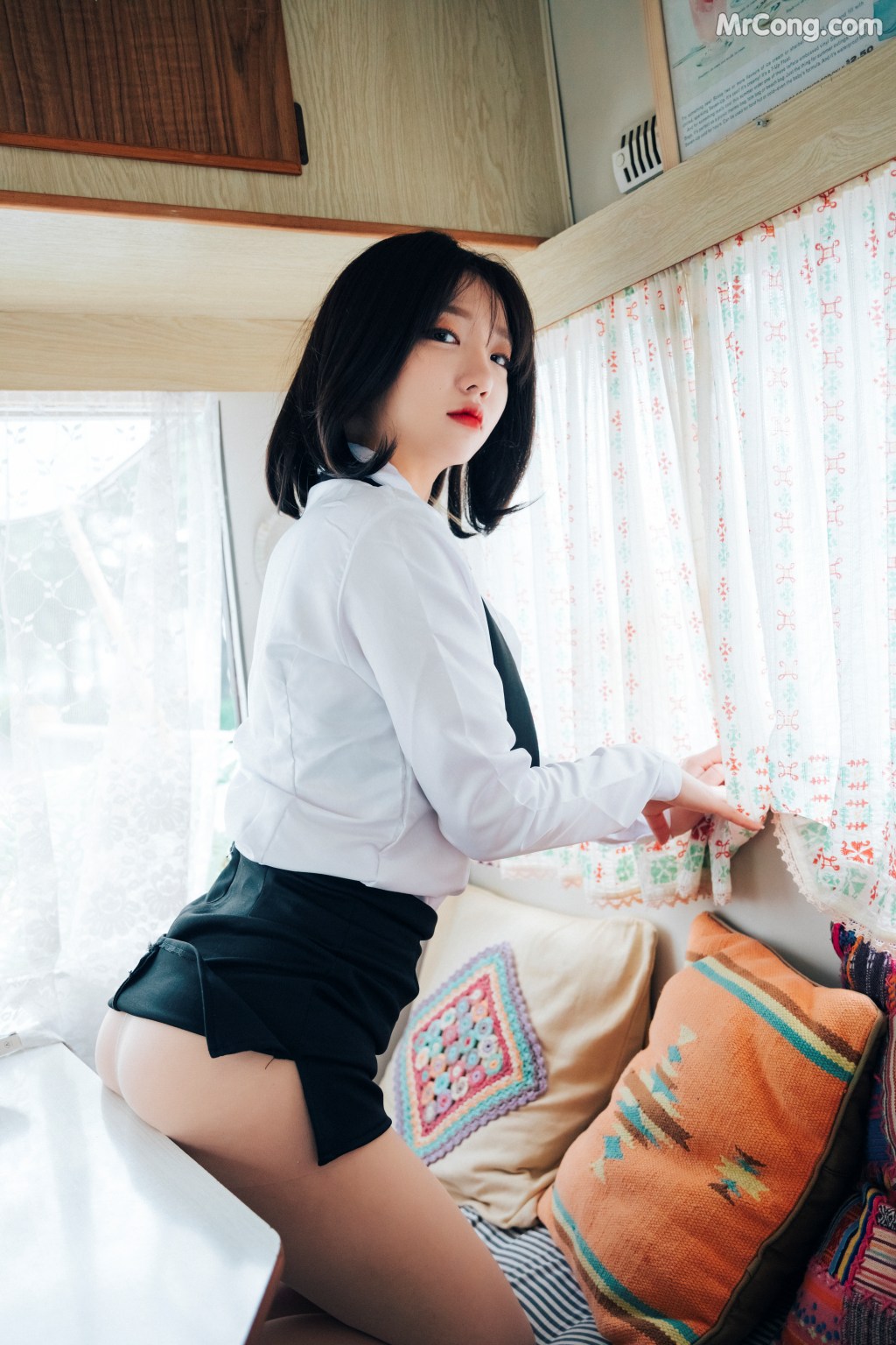 [Loozy] Officegirls Vacation Vol.2: Son Ye-Eun (손예은) (85 photos)