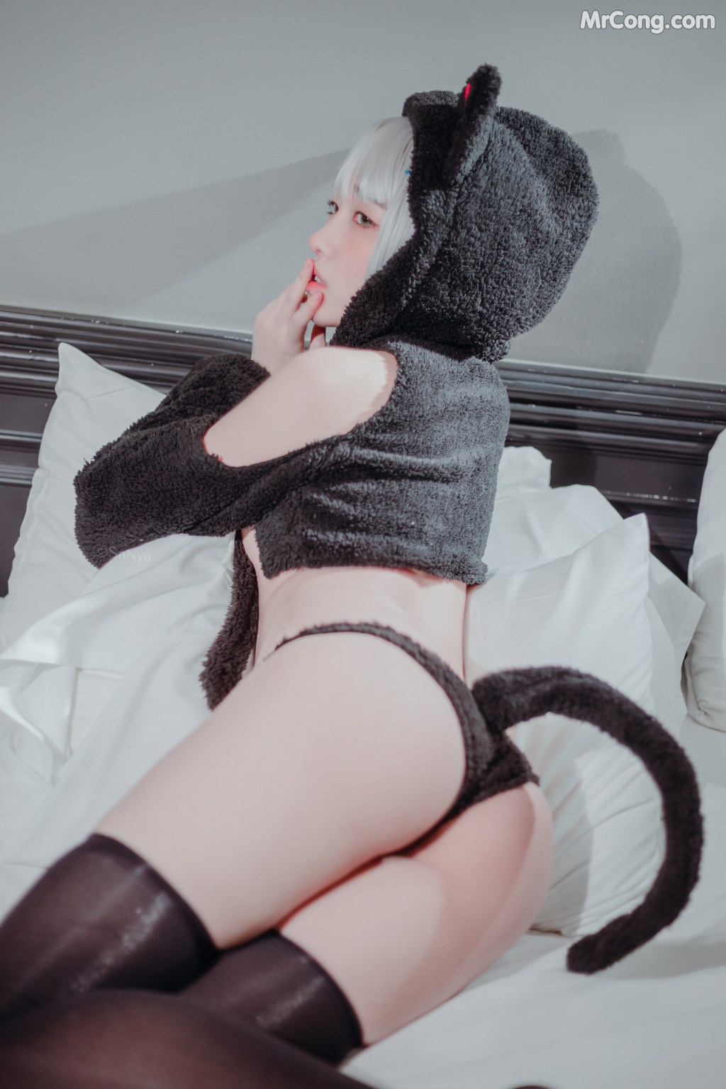 Sonson (손손): Mischief Black Cat (35 photos) – Page 2