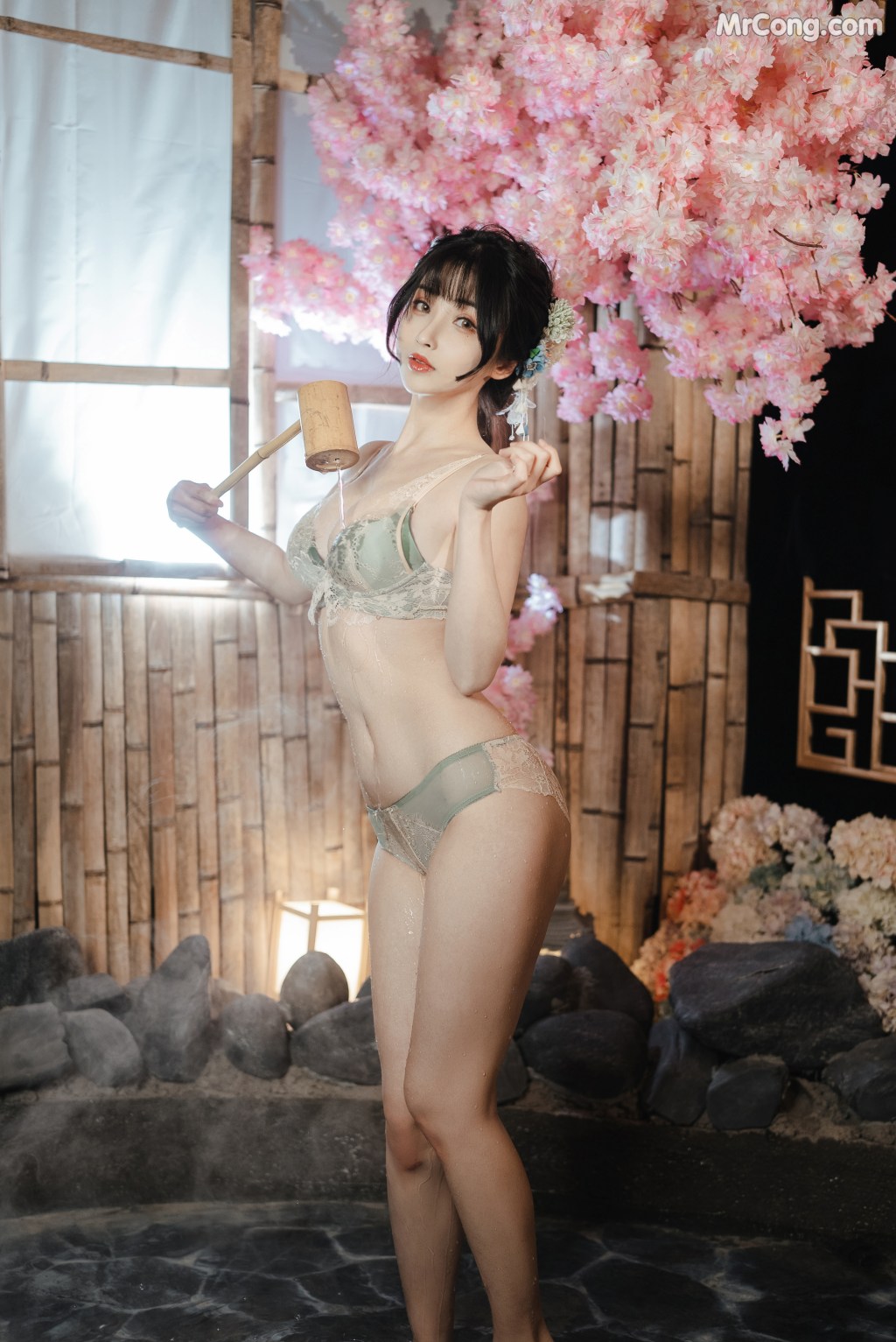 Coser@rioko凉凉子 Vol.081: 《年上の韵》温泉旅行 (31 photos + 6 videos)