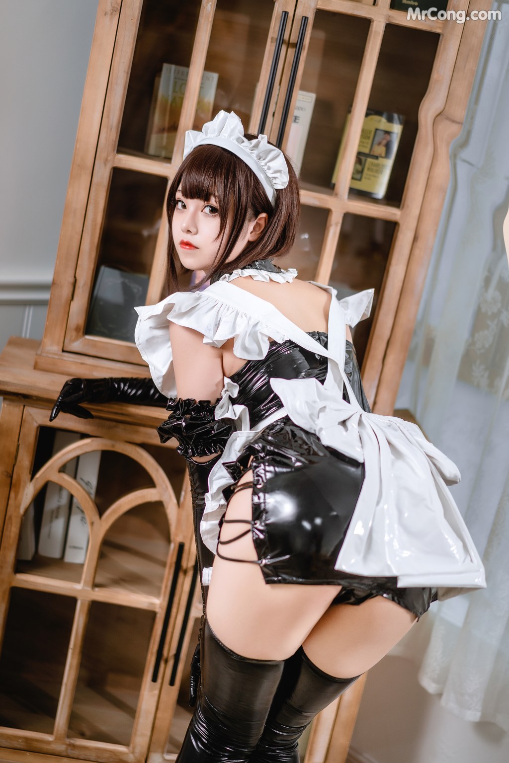 Coser@蜜汁猫裘 Vol.074: 胶衣女仆 (47 photos) – Page 2