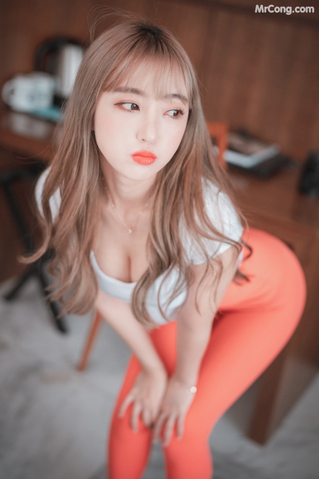DJAWA Photo – HaNari (하나리): “Red Orange & Cool Mint” (50 photos)