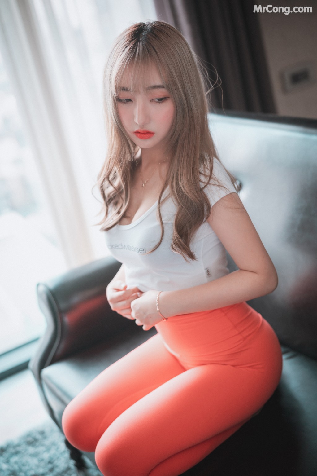 DJAWA Photo – HaNari (하나리): “Red Orange & Cool Mint” (50 photos)