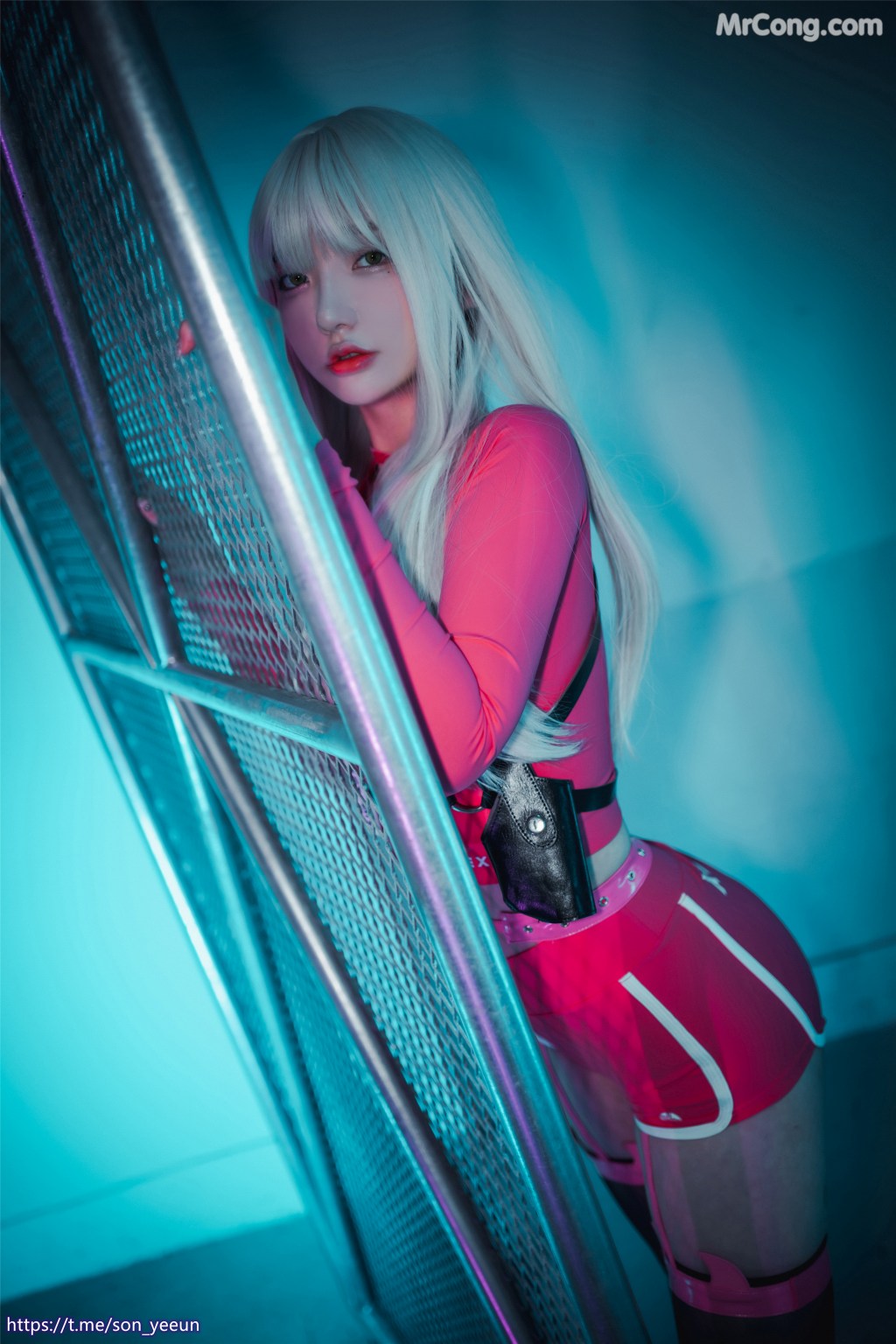DJAWA Photo – Son Ye-Eun (손예은): “[Squid Game] Triangle Soldier” (56 photos) – Page 4