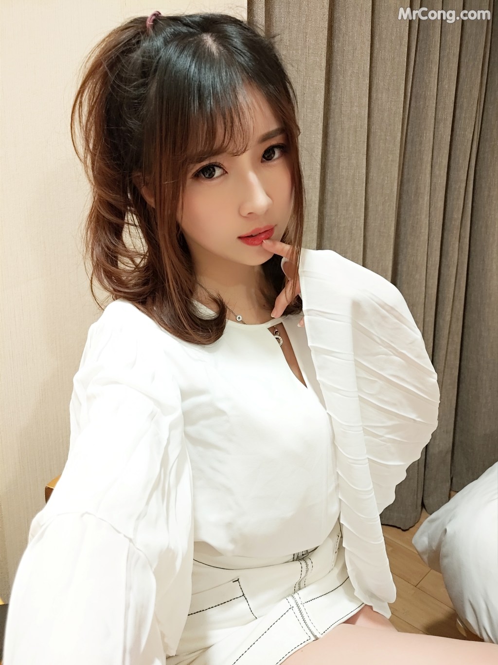 Coser@小女巫露娜 Vol.001: OL风肤色连裤袜 (40 photos)