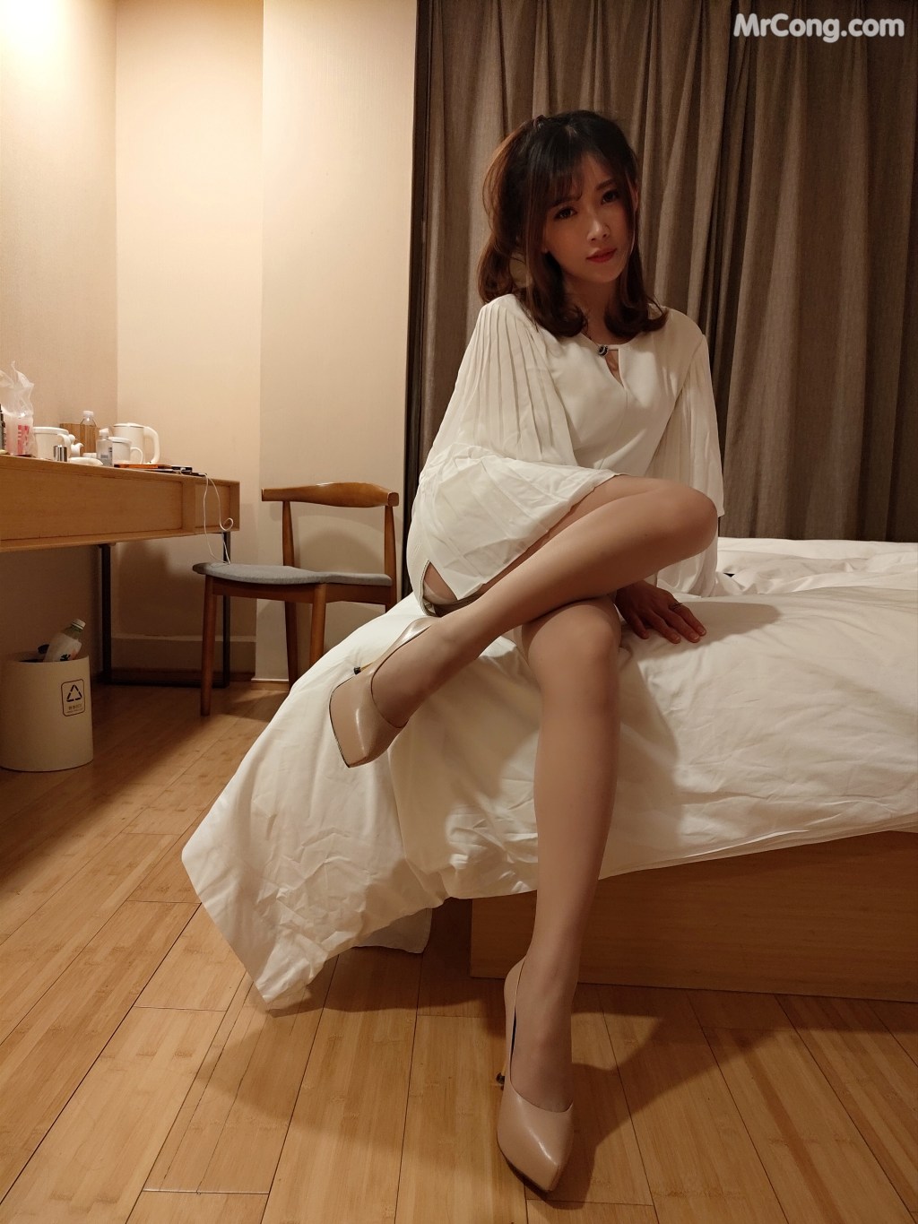 Coser@小女巫露娜 Vol.001: OL风肤色连裤袜 (40 photos) – Page 4