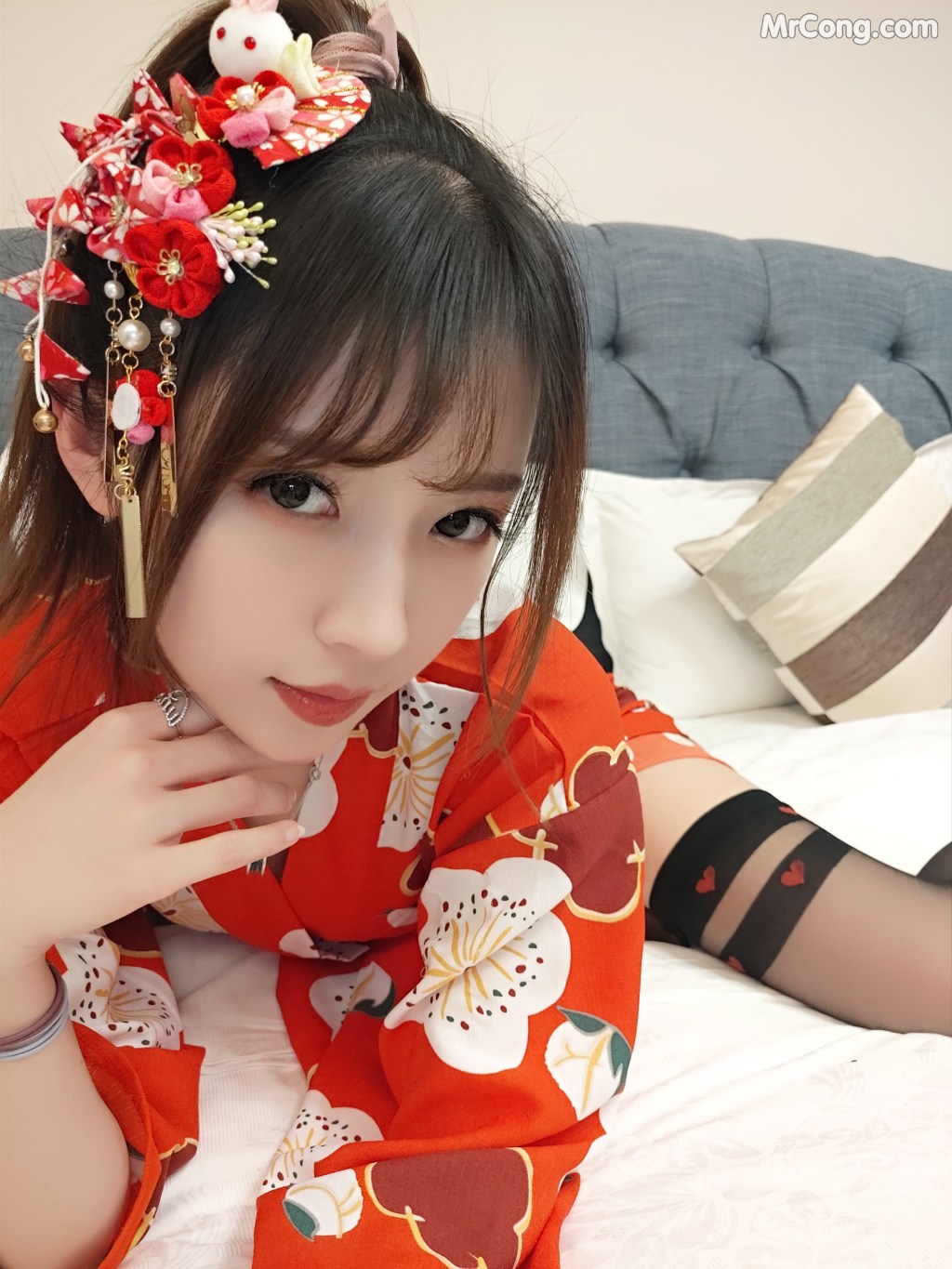 Coser@小女巫露娜 Vol.002: 和服桃心黑色长筒袜 (44 photos) – Page 2