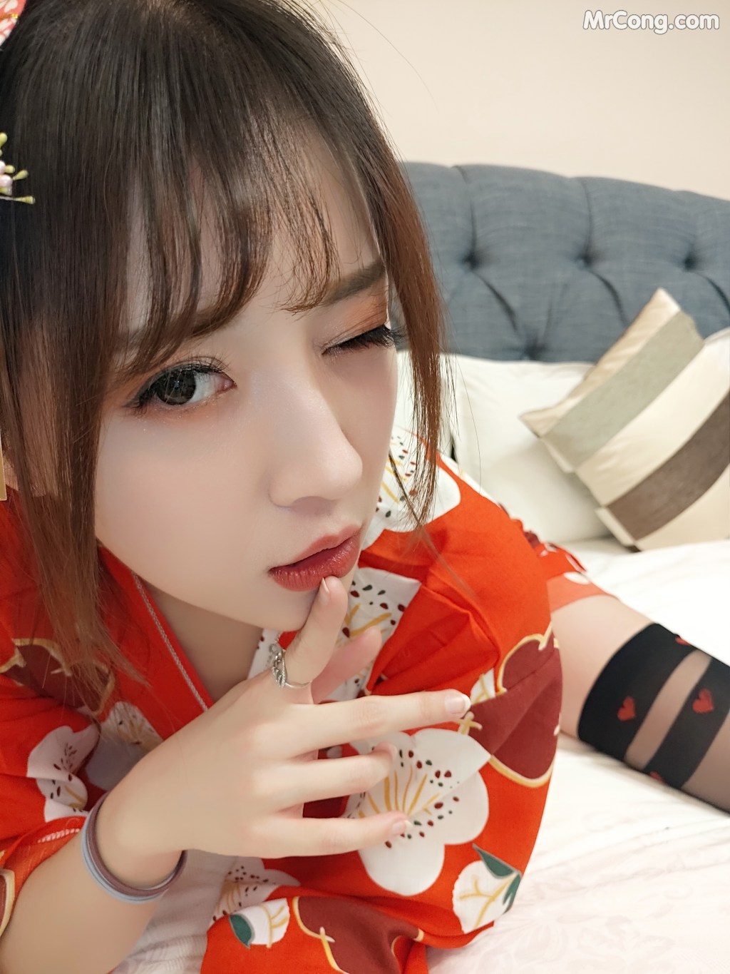 Coser@小女巫露娜 Vol.002: 和服桃心黑色长筒袜 (44 photos) – Page 2