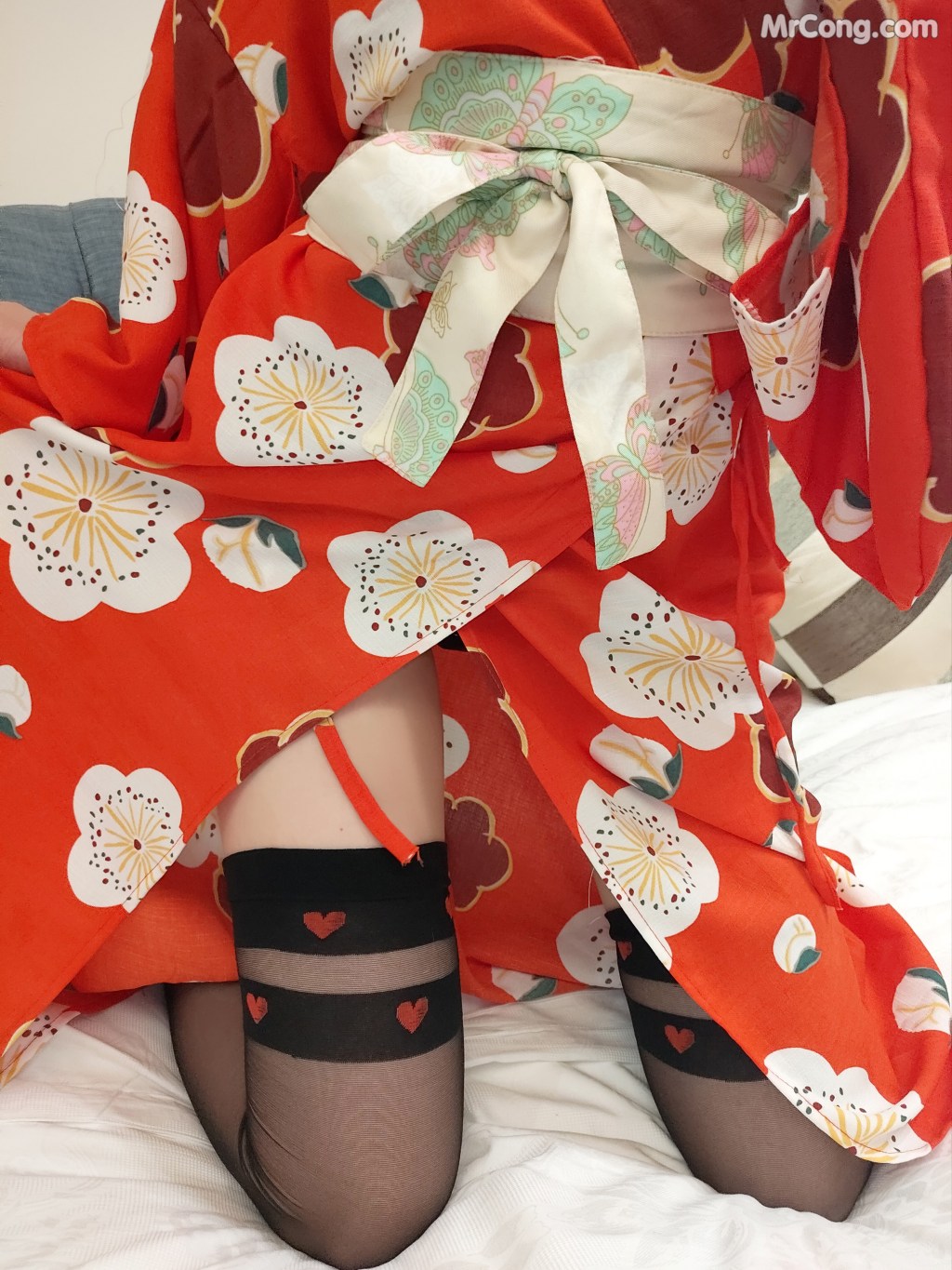 Coser@小女巫露娜 Vol.002: 和服桃心黑色长筒袜 (44 photos) – Page 2