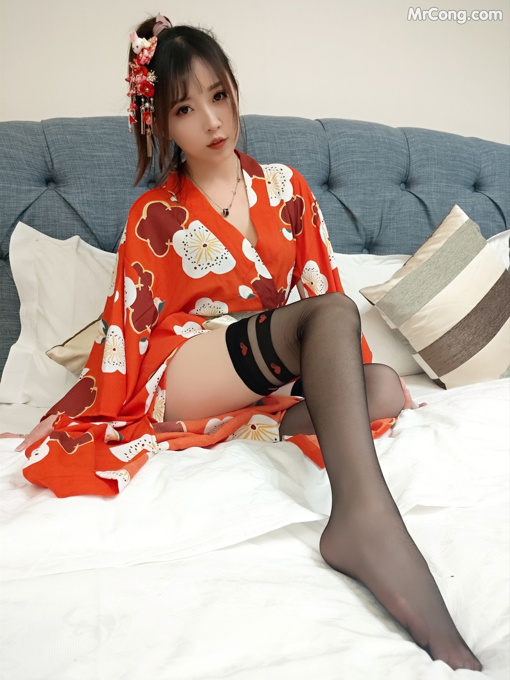 Coser@小女巫露娜 Vol.002: 和服桃心黑色长筒袜 (44 photos) – Page 2