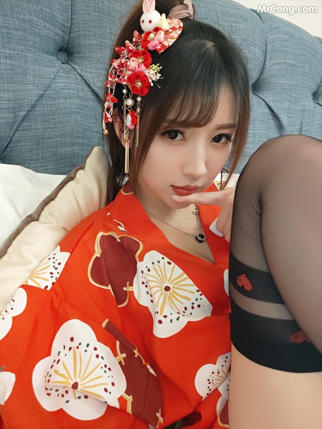 Coser@小女巫露娜 Vol.002: 和服桃心黑色长筒袜 (44 photos) – Page 4