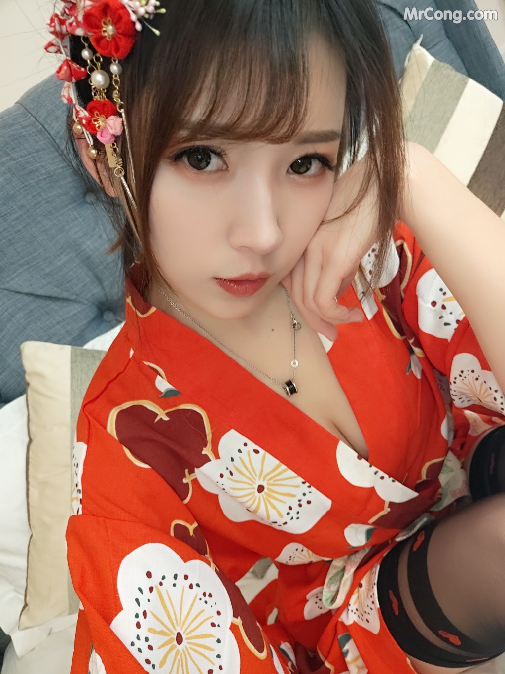 Coser@小女巫露娜 Vol.002: 和服桃心黑色长筒袜 (44 photos) – Page 4