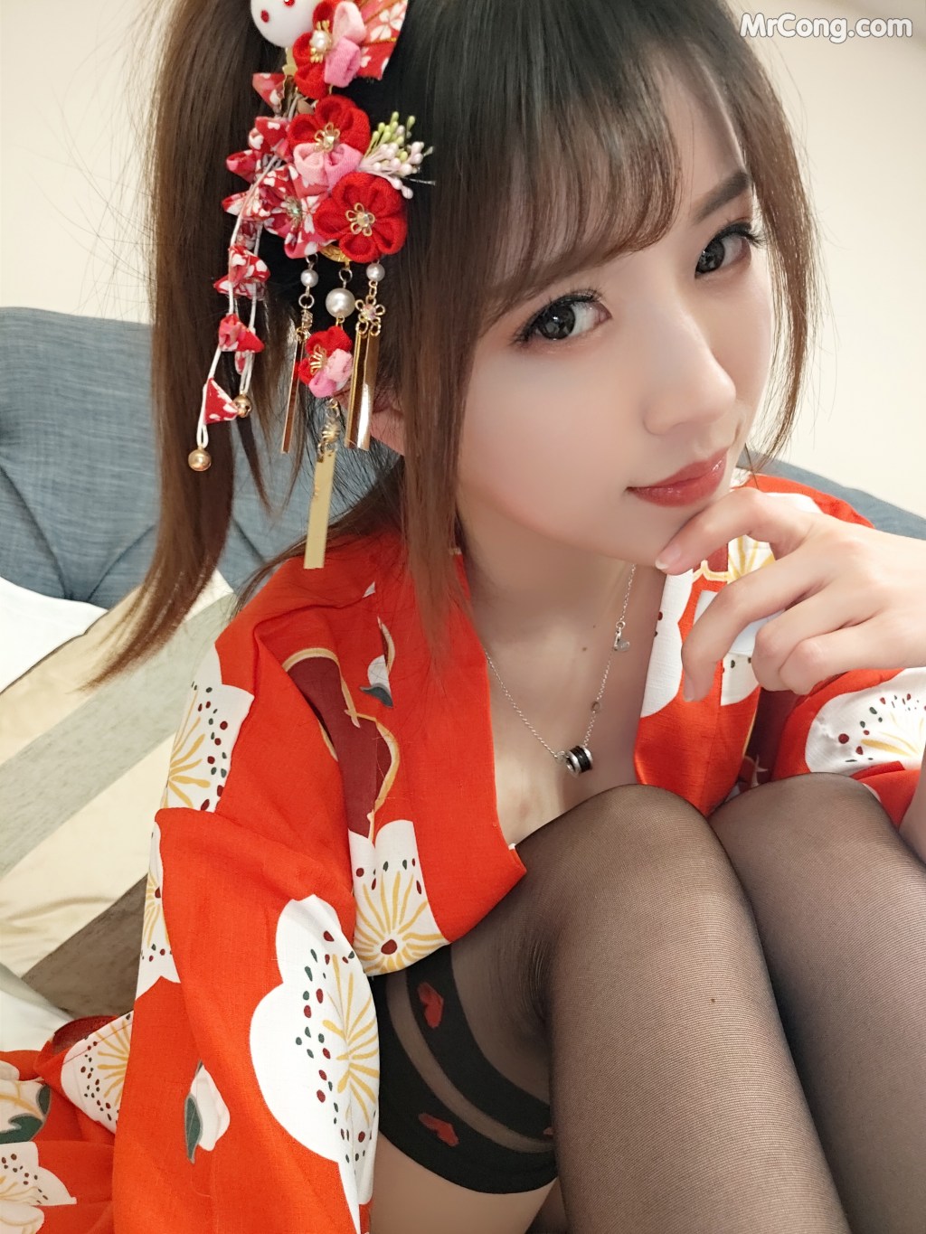 Coser@小女巫露娜 Vol.002: 和服桃心黑色长筒袜 (44 photos) – Page 4