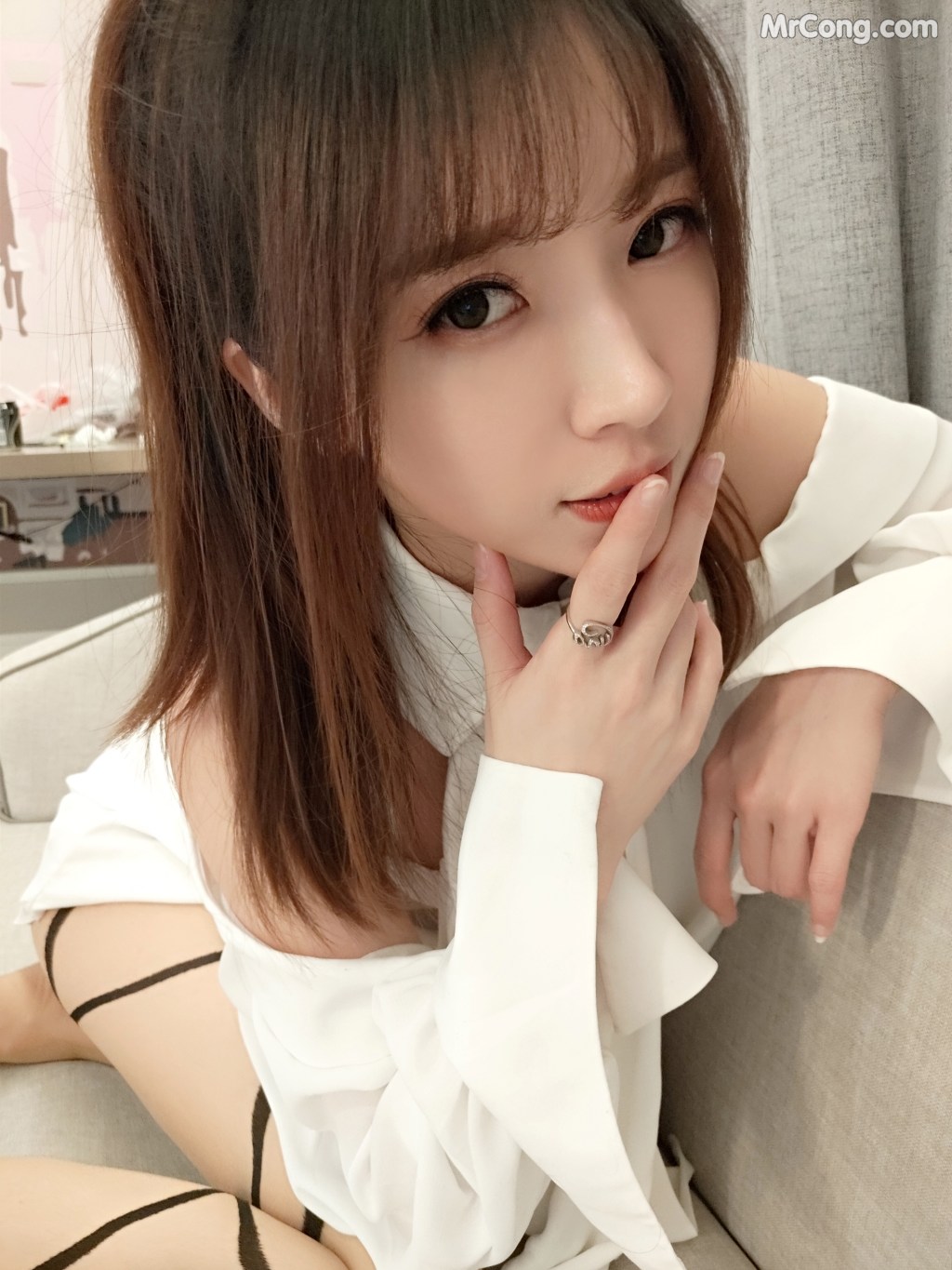 Coser@小女巫露娜 Vol.004: 条纹提花白衬衣 (39 photos) – Page 4