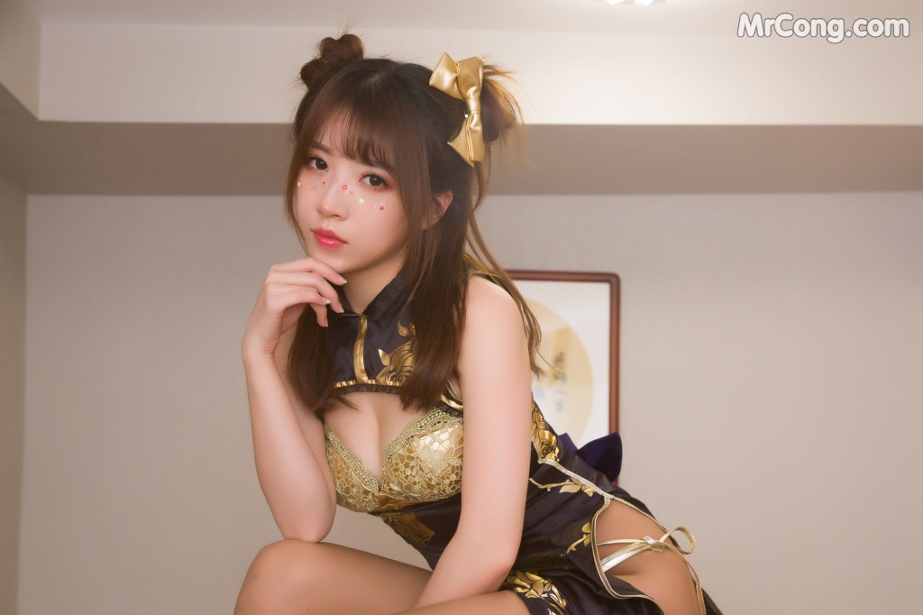 Coser@小女巫露娜 Vol.005: 金丝旗袍 (28 photos)