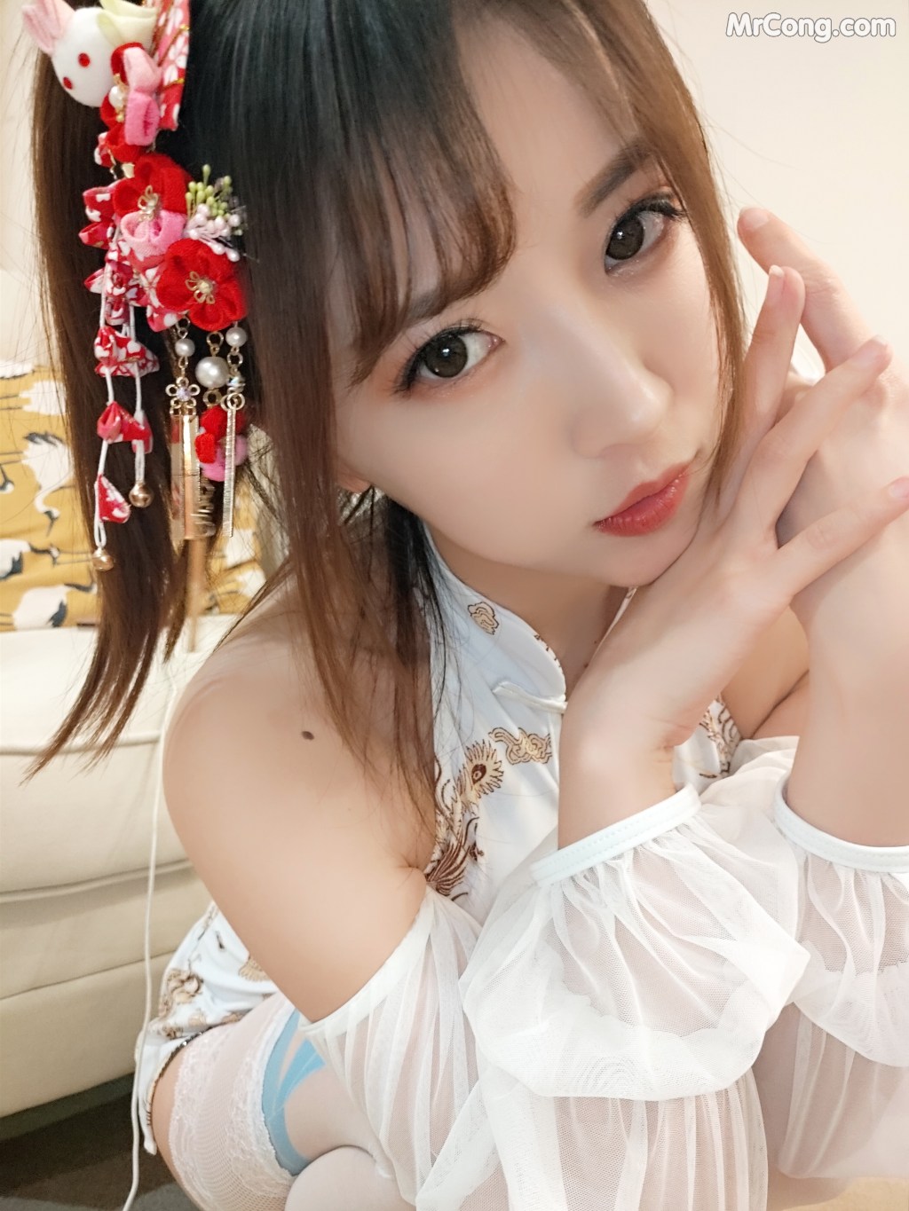 Coser@小女巫露娜 Vol.009: 白色蕾丝长筒 (38 photos)