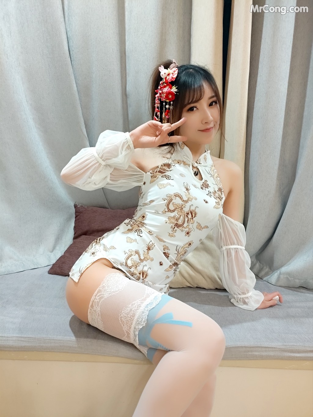 Coser@小女巫露娜 Vol.009: 白色蕾丝长筒 (38 photos) – Page 2