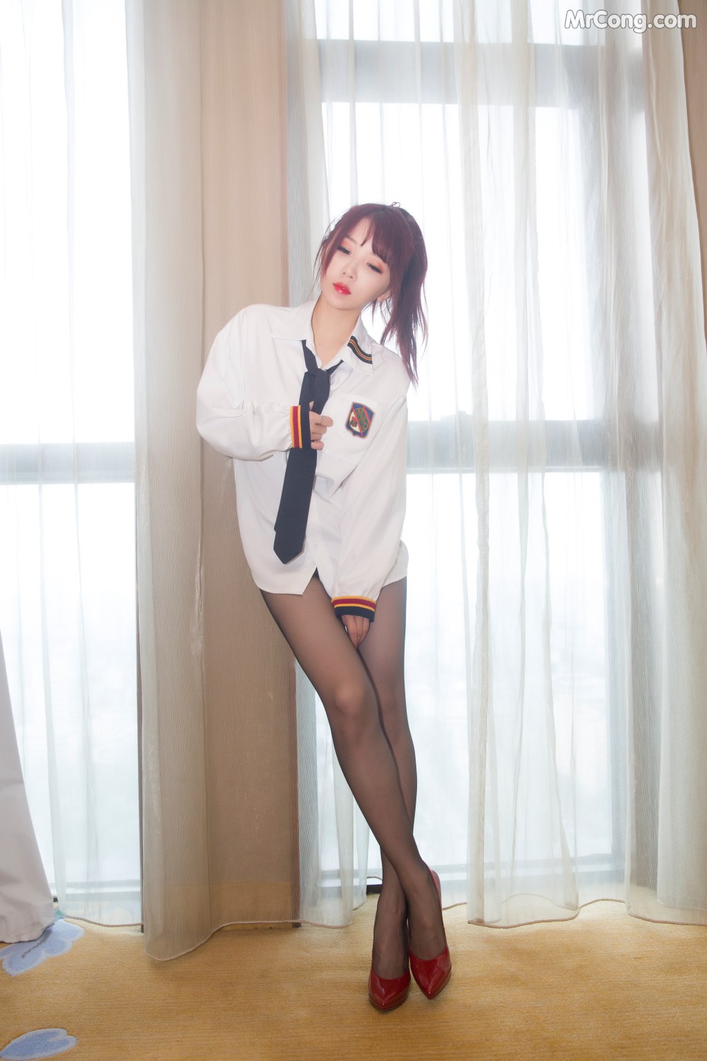 Coser@小女巫露娜 Vol.012: 白衬衣 (28 photos)
