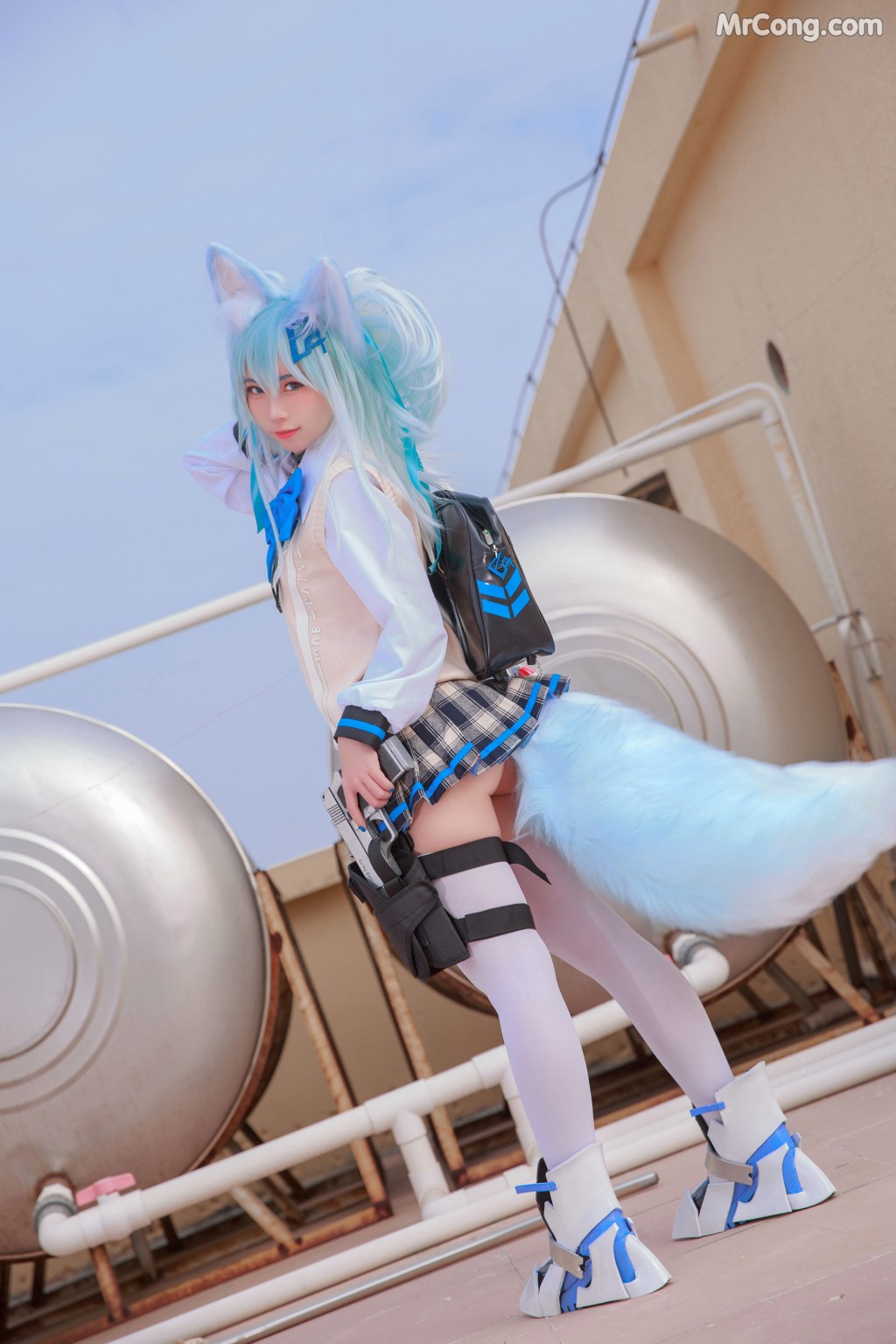 Coser@G44不会受伤 Vol.045: 少女前线 PA15校服 (33 photos)