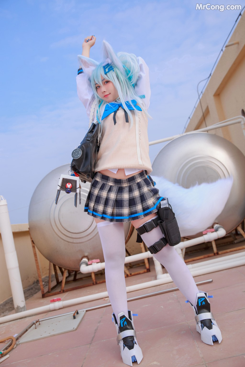 Coser@G44不会受伤 Vol.045: 少女前线 PA15校服 (33 photos)