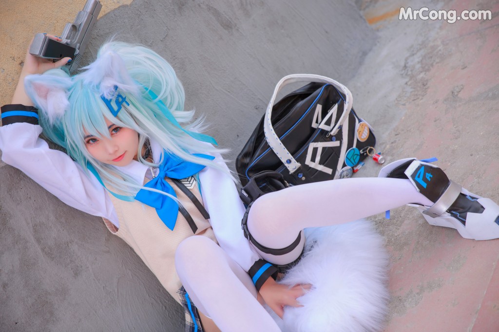 Coser@G44不会受伤 Vol.045: 少女前线 PA15校服 (33 photos)