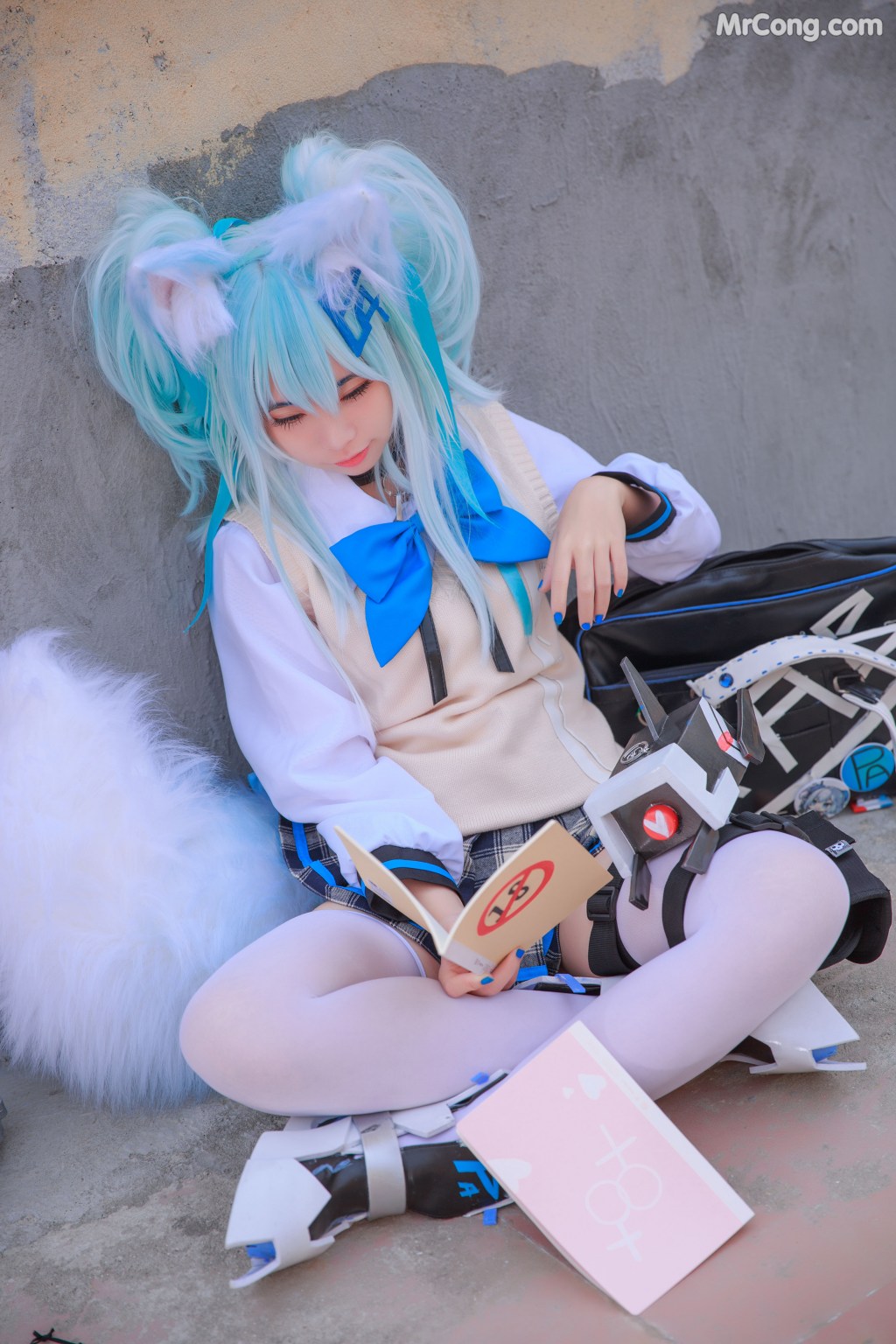 Coser@G44不会受伤 Vol.045: 少女前线 PA15校服 (33 photos)