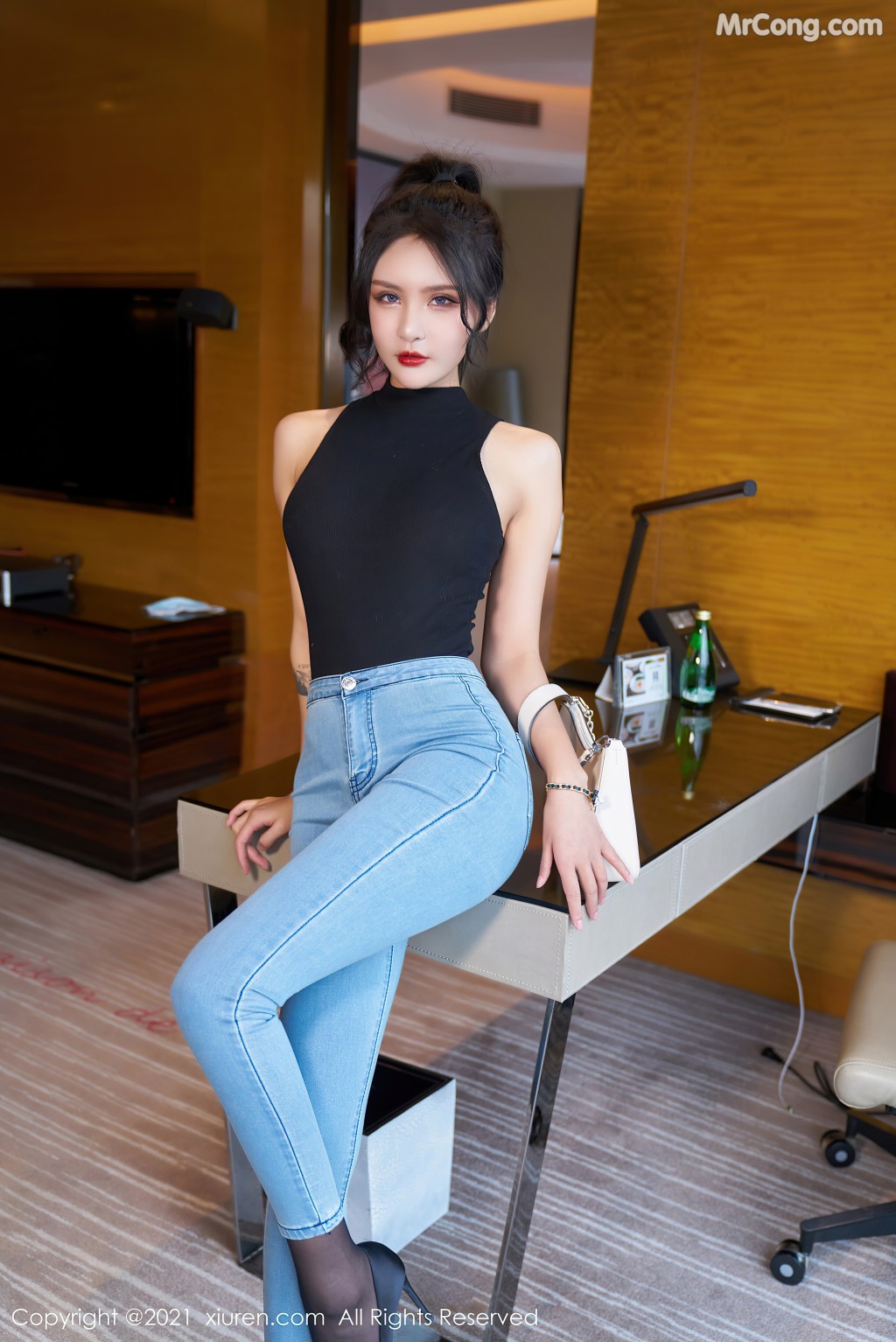XIUREN No.3976: Emily尹菲 (73 photos)
