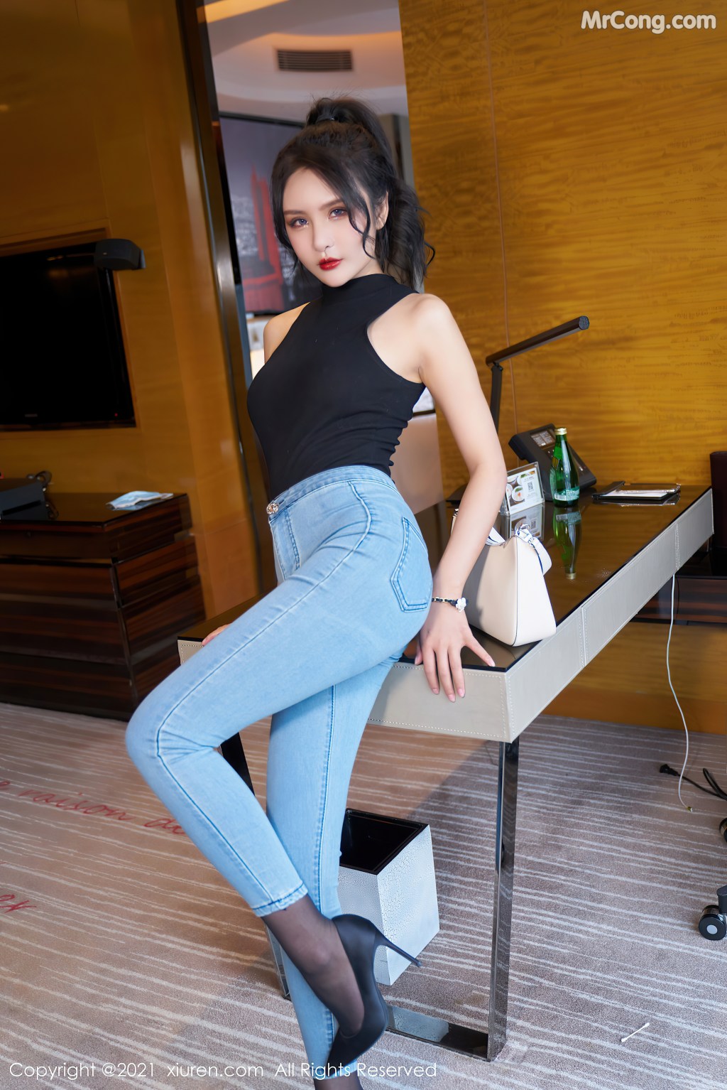 XIUREN No.3976: Emily尹菲 (73 photos)