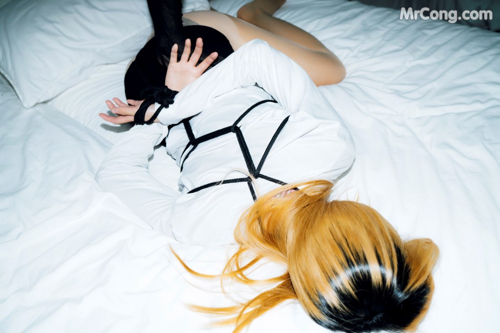 Mona (모나) & Jucy (쥬시) – Loveholic – Moon Night Snap (76 photos) – Page 3