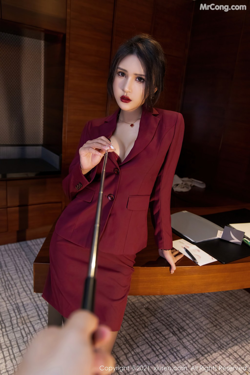 XIUREN No.4038: Emily尹菲 (71 photos)