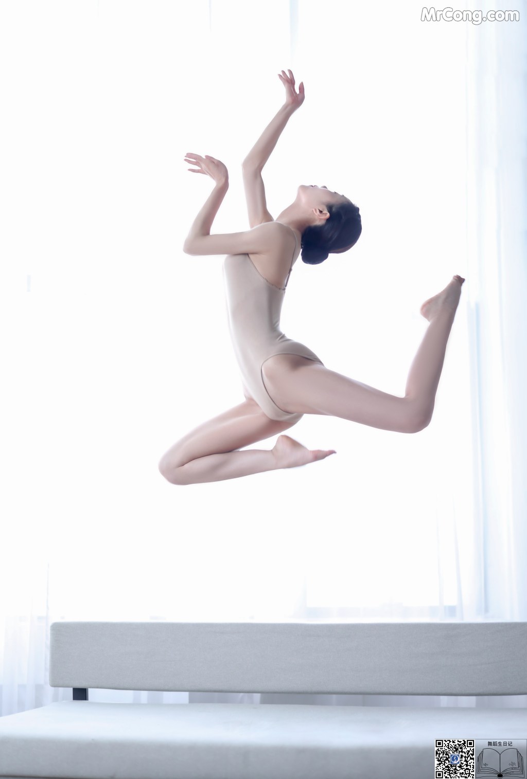GALLI嘉丽 Vol.002: 茜茜 (49 photos)