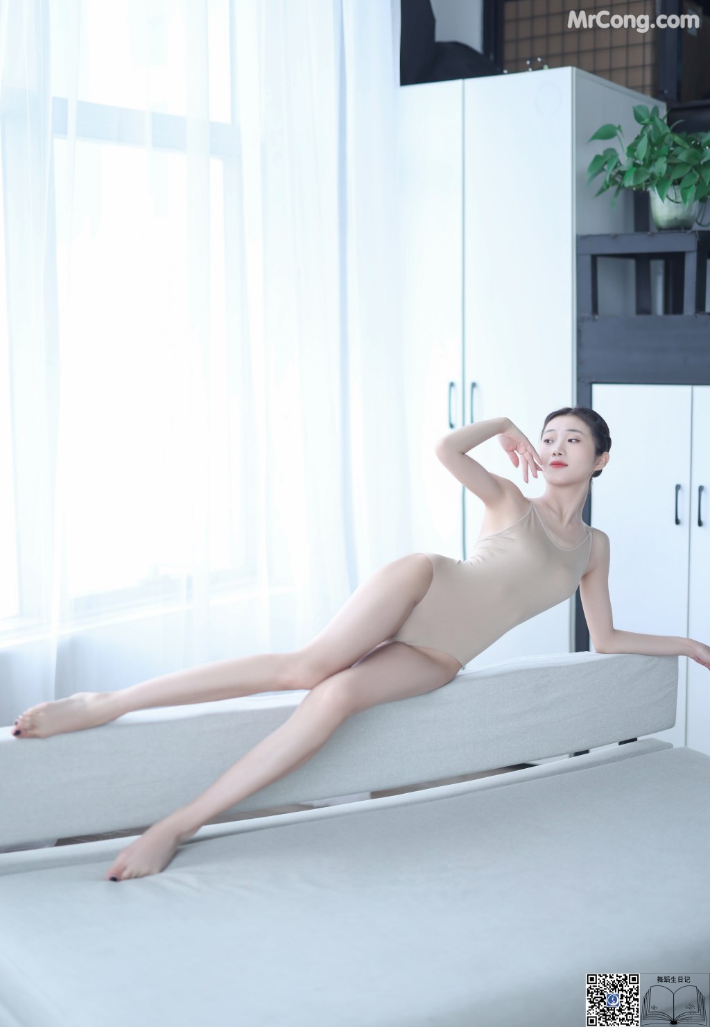 GALLI嘉丽 Vol.002: 茜茜 (49 photos)