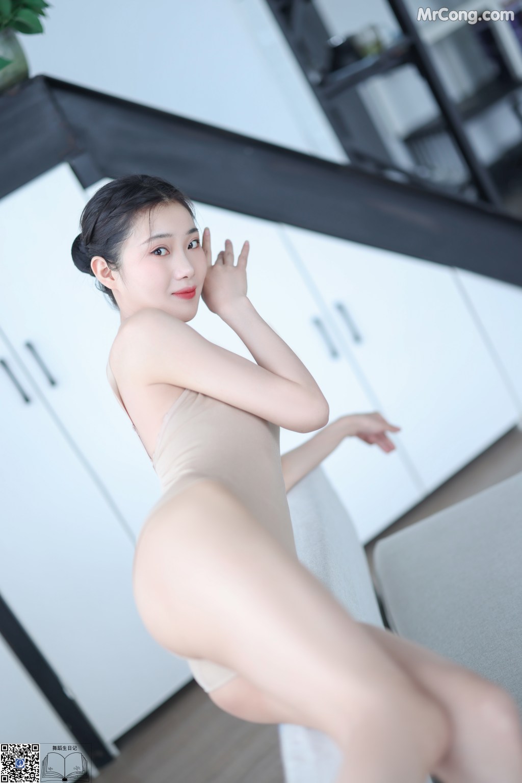 GALLI嘉丽 Vol.002: 茜茜 (49 photos)