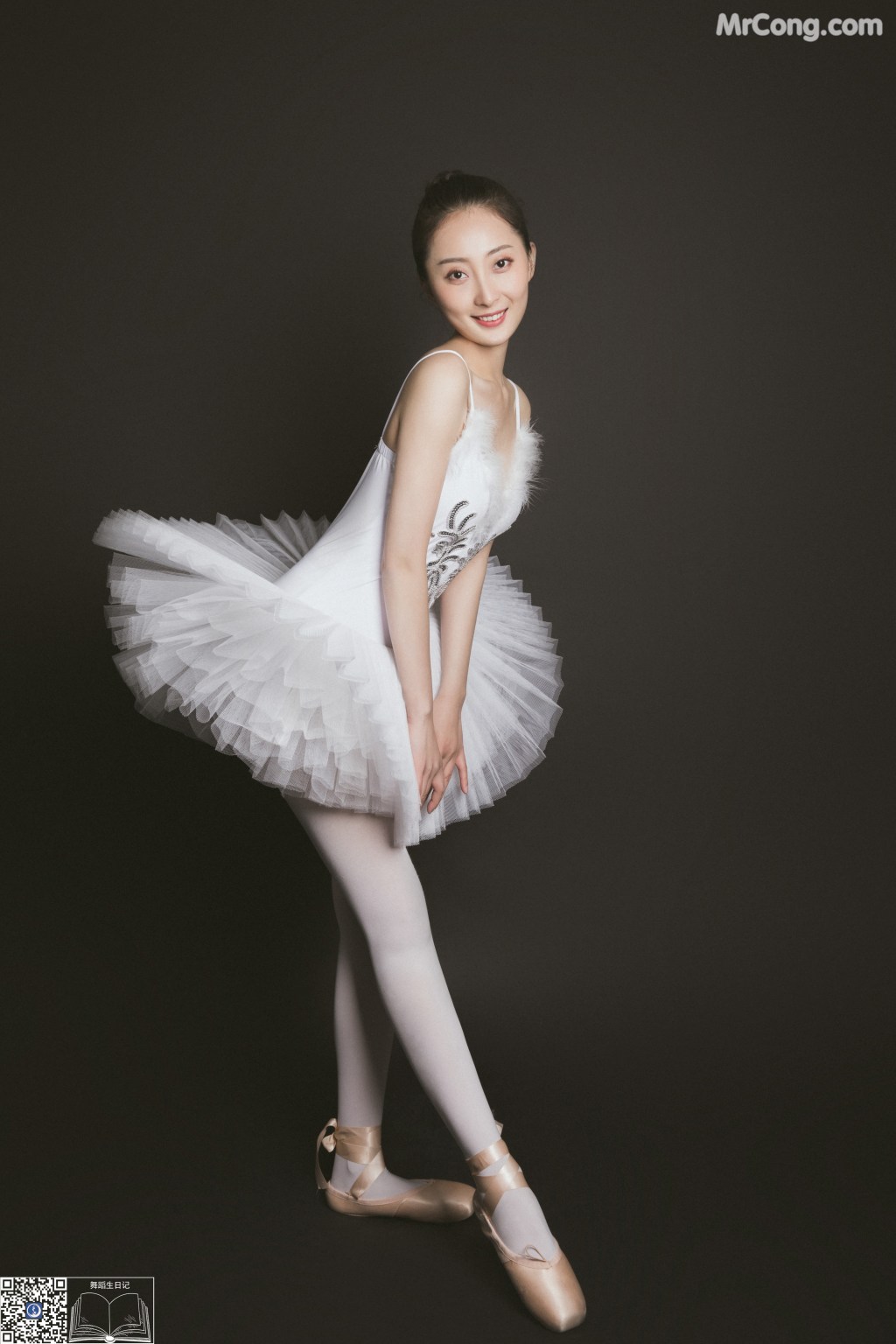 GALLI嘉丽 Vol.004: Jia Min (佳敏) (42 photos)