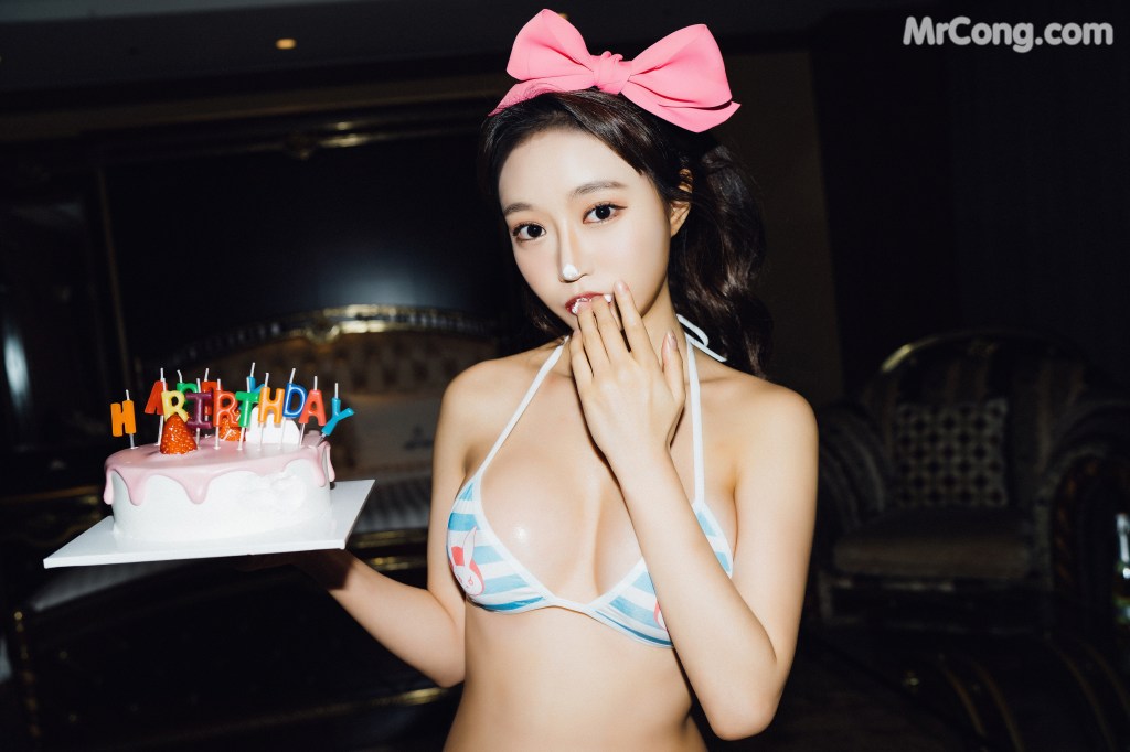 Jucy (쥬시) – Happy Birthday – Moon Night Snap (76 photos)