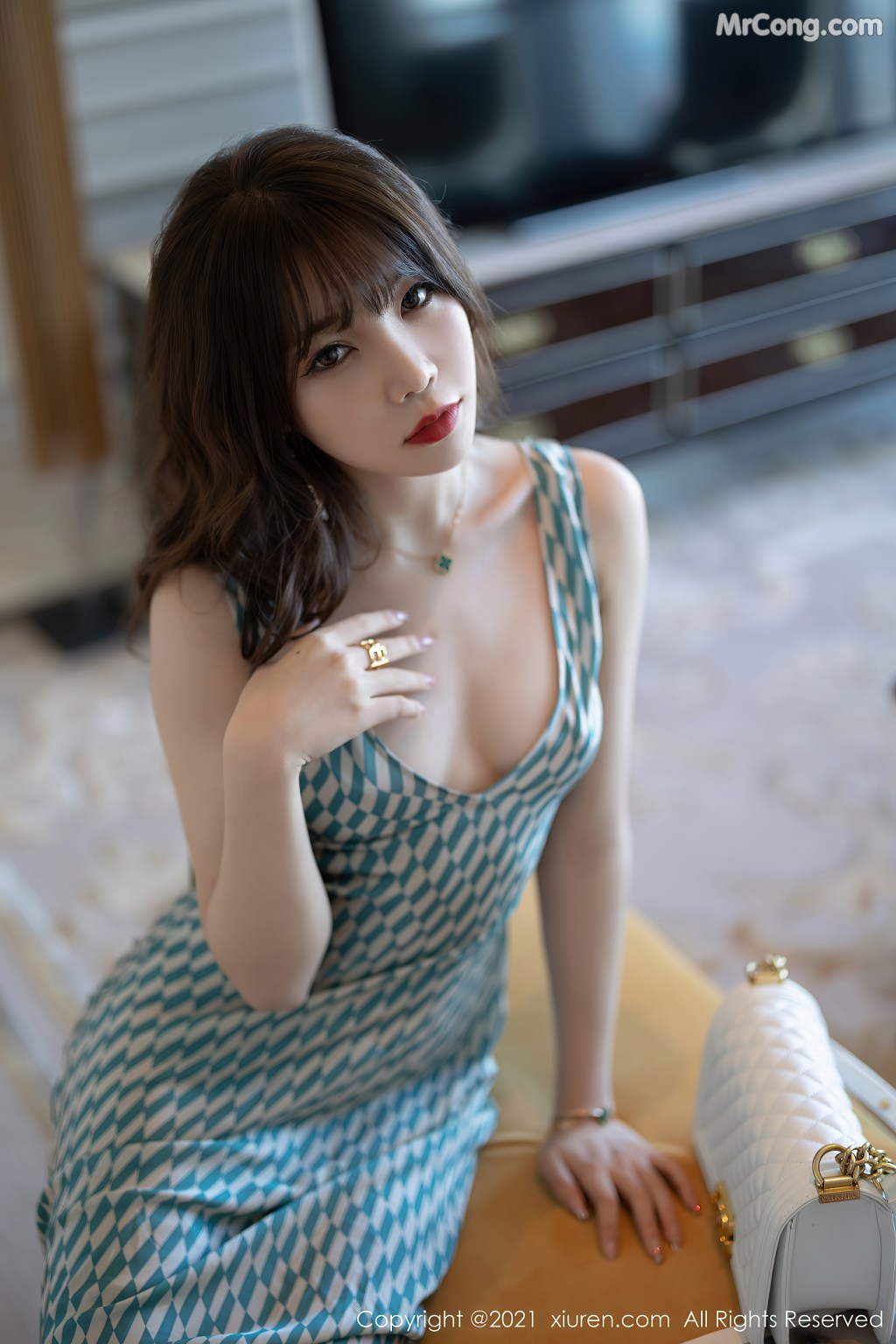 XIUREN No.4069: Booty (芝芝) (65 photos)