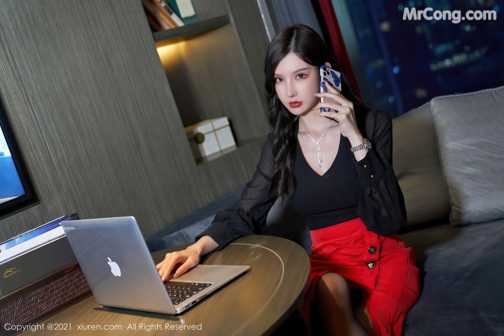 XIUREN No.4075: Zhou Yuxi (周于希Sandy) (69 photos)