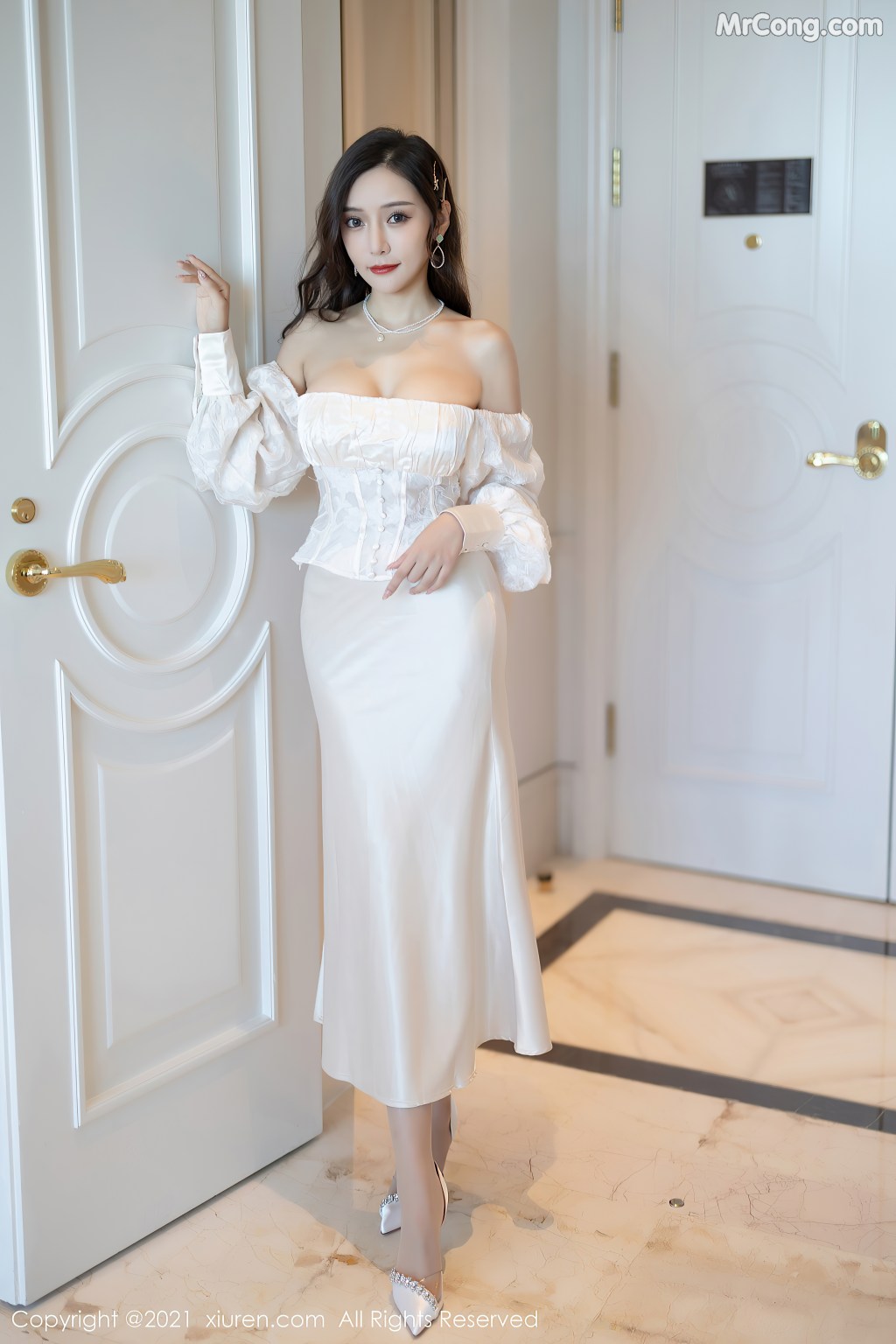 XIUREN No.4136: Yanni (王馨瑶) (100 photos)