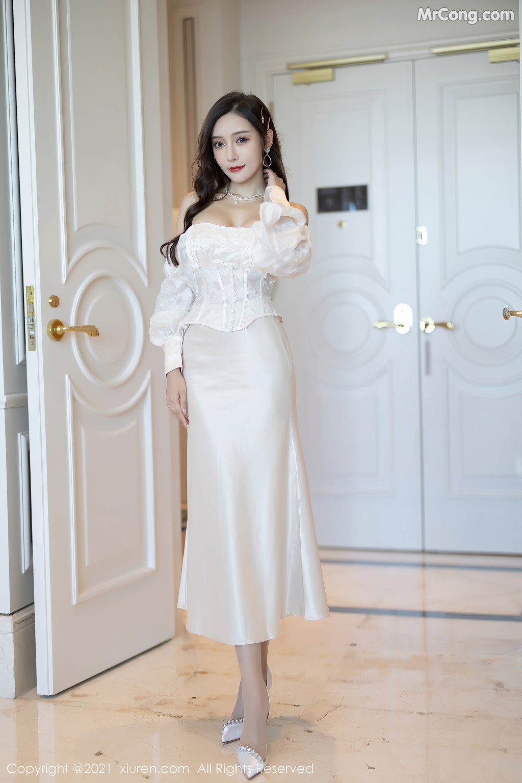 XIUREN No.4136: Yanni (王馨瑶) (100 photos)