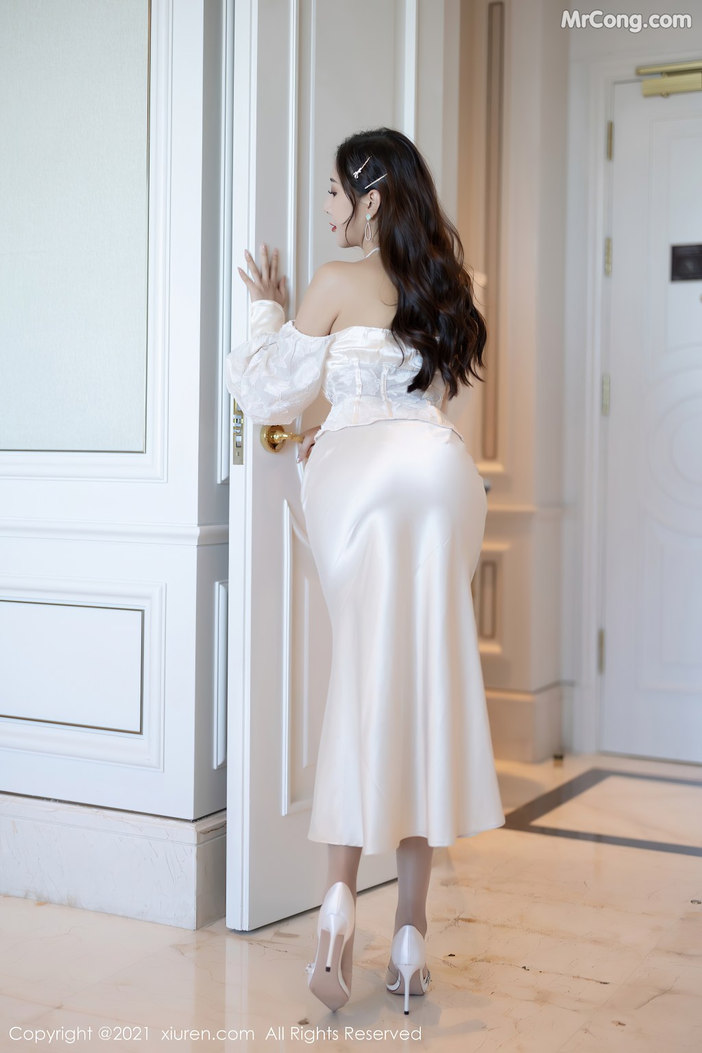 XIUREN No.4136: Yanni (王馨瑶) (100 photos)