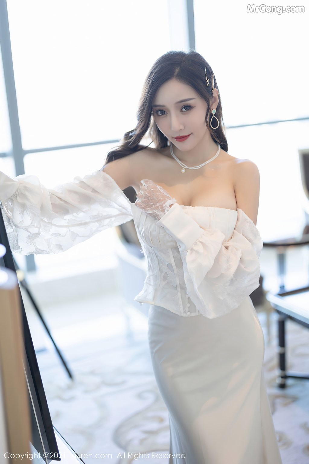 XIUREN No.4136: Yanni (王馨瑶) (100 photos)