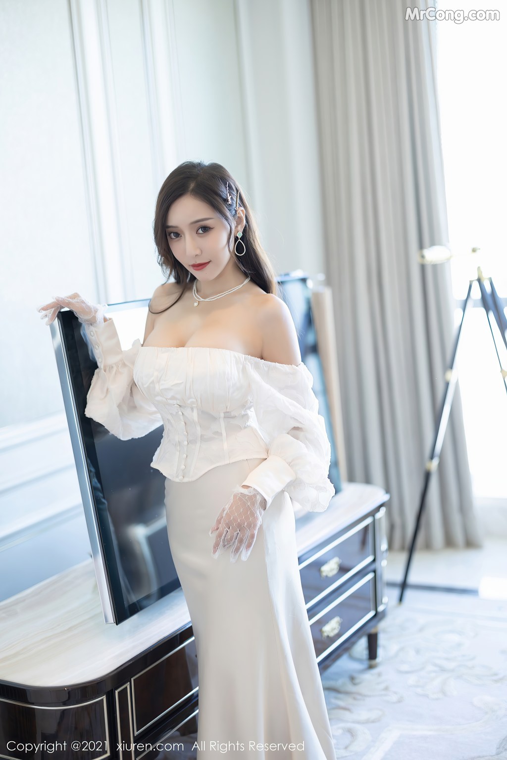 XIUREN No.4136: Yanni (王馨瑶) (100 photos)