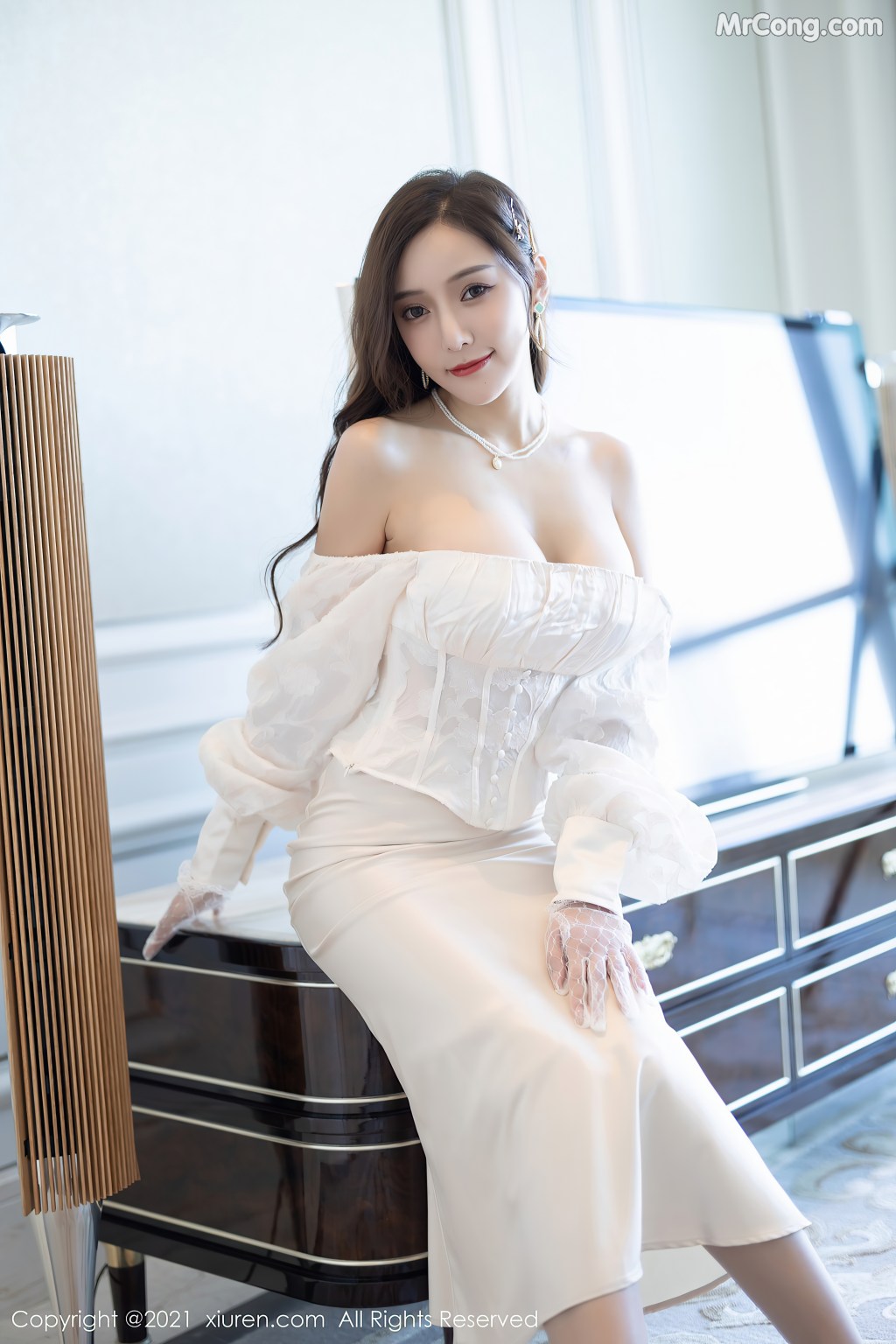 XIUREN No.4136: Yanni (王馨瑶) (100 photos)