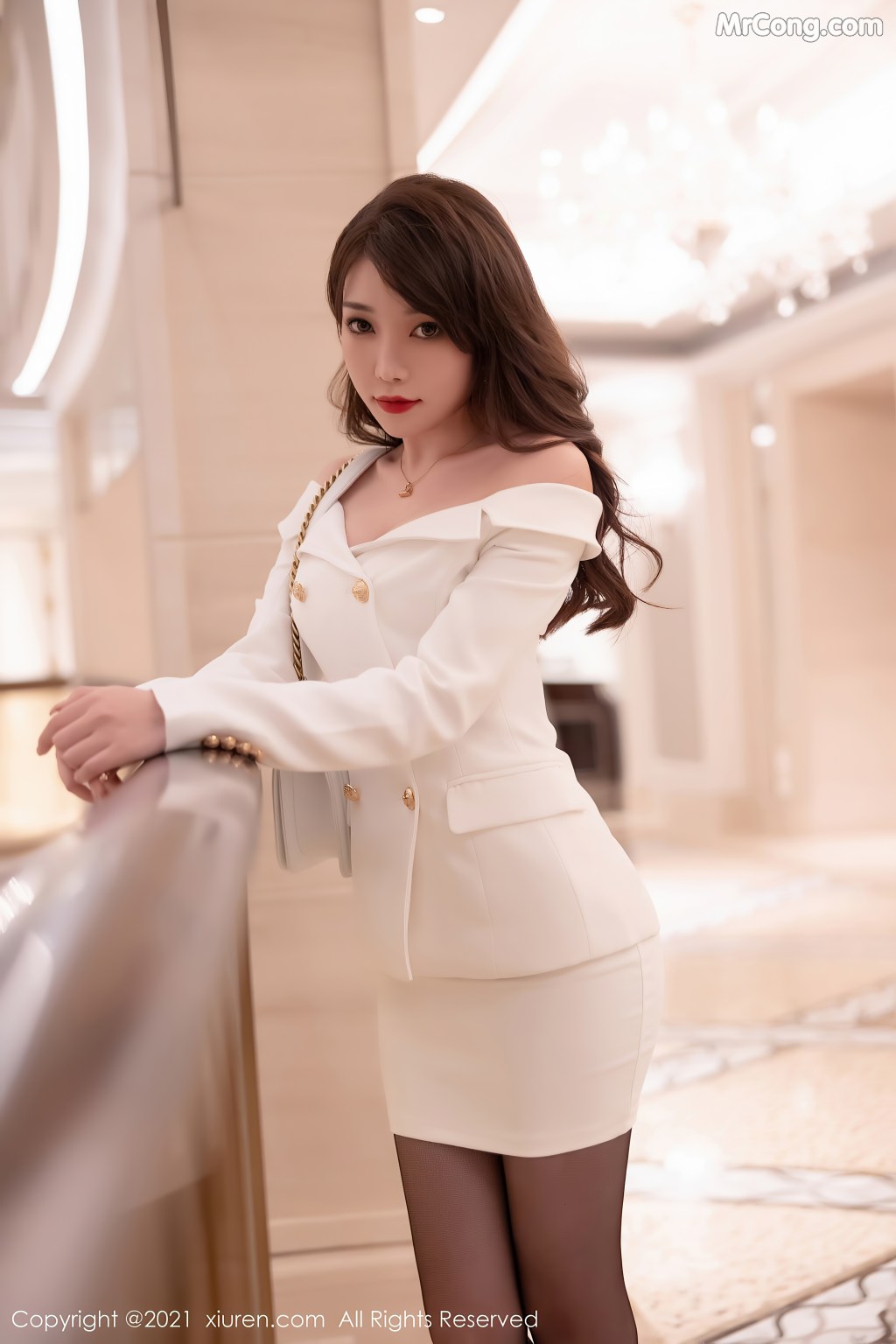 XIUREN No.4169: Booty (芝芝) (71 photos)