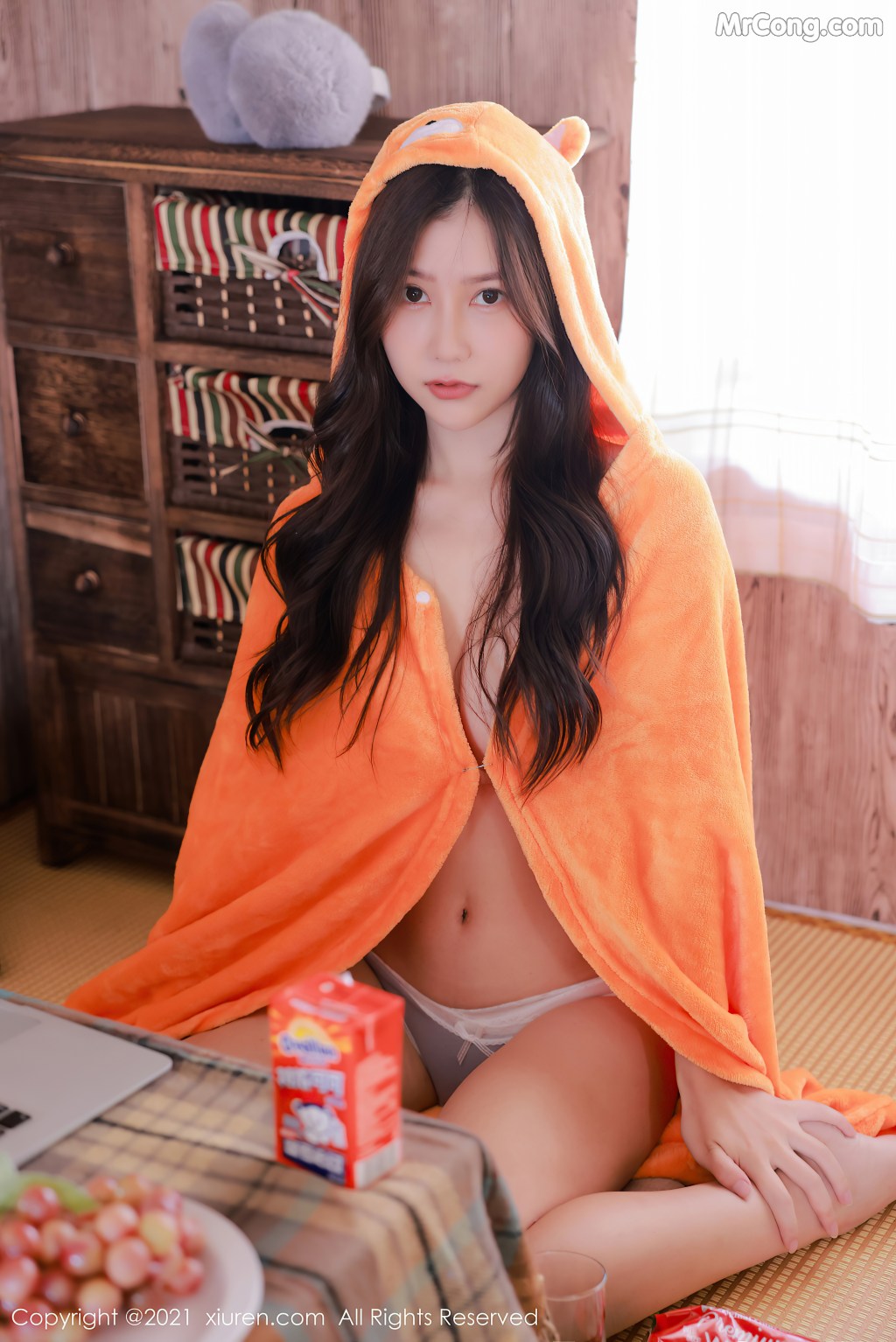 XIUREN No.4199: Yin Tian Tian (尹甜甜) (50 photos)