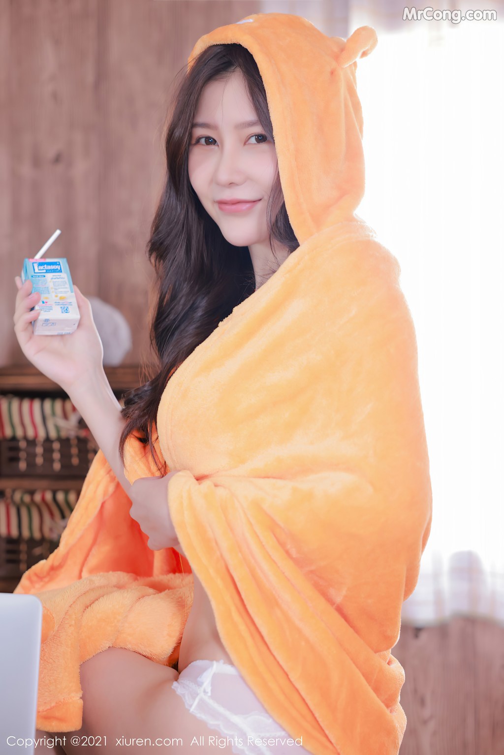 XIUREN No.4199: Yin Tian Tian (尹甜甜) (50 photos)