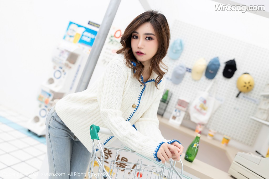XIUREN No.4257: Ula (绮里嘉) (57 photos)