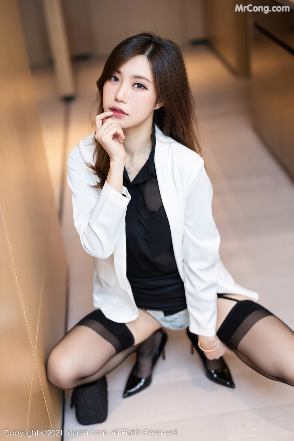 XIUREN No.4285: Ula (绮里嘉) (69 photos)